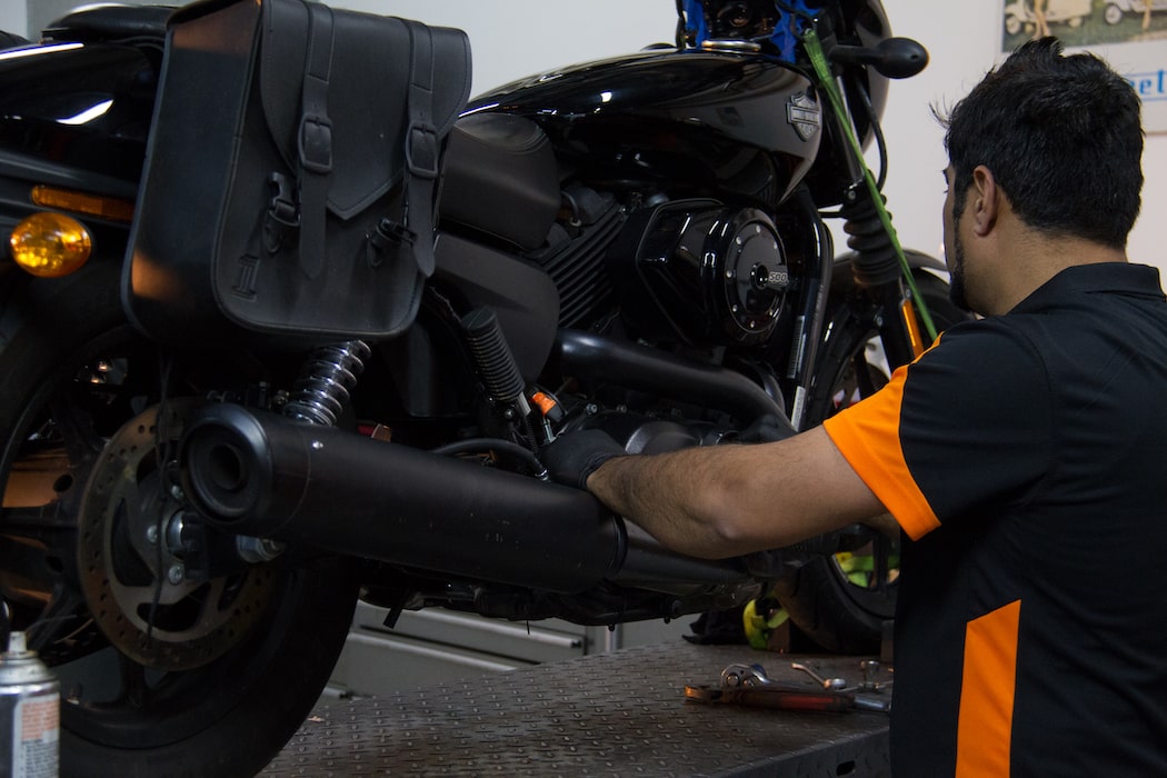 Motorcyclist riding in Melbourne - finance with Advent Motorcycles